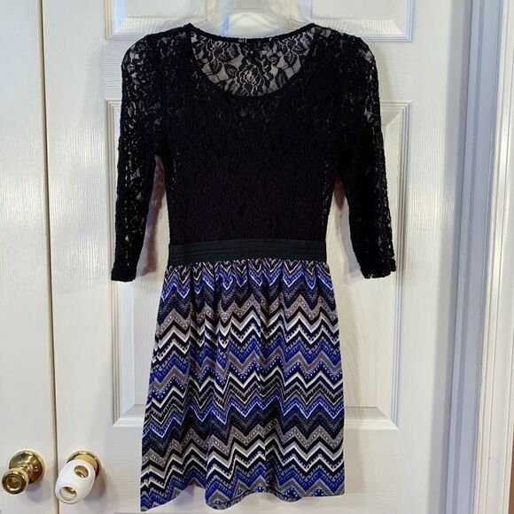 SPEECHLESS BLACK LONG SLEEVE LACE TOP DRESS SIZE S - Picture 4 of 4